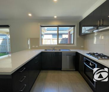 FAMILY HOME IN IN THE COLLEGE GREEN ESTATE! - Photo 4