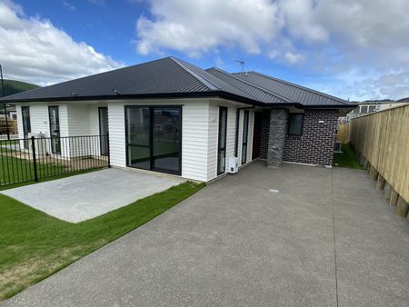 68 Hokioi Drive, Kenepuru - Photo 2