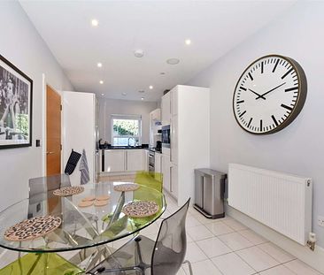 A beautifully presented four bedroom contemporary townhouse in a premier location. - Photo 6