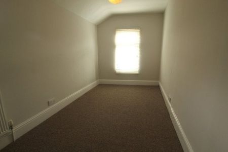 Riverside, Cambridge £1,600 pcm ⓘ The monthly or weekly payment required by the landlord. Read our glossary page , 2 bedrooms, end terrace house, to let * Tenant info - Photo 3