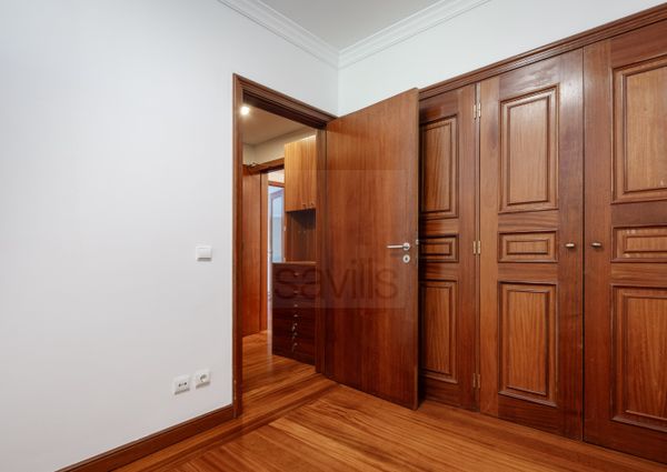 Apartamento T3+1 para arrendar em condomínio fechado na Foz