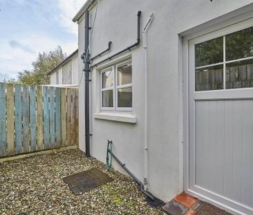 17 Lyle Road, Ballyholme, Bangor, BT20 5LU - Photo 2