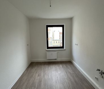 Sanierte 3-Raum-Wohnung im Stadtzentrum mit Balkon und Badewanne - Photo 4