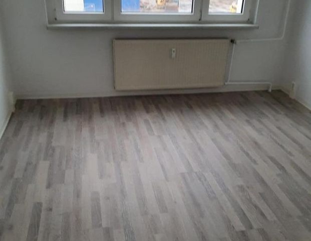 Sehr Zentral! Günstige sanierte 4-Zimmer-Wohnung mit Balkon! - Photo 1