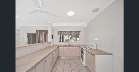 Low Maintenance and Airconditioned - Opposite Park - Top Location - Photo 5
