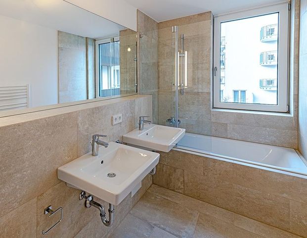 Modern möblierte 2-Zimmer Wohnung mit großem Süd-Balkon direkt am Olympiapark - Foto 1