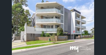 CONTEMPORARY LIVING IN PARK CENTRAL - Photo 3
