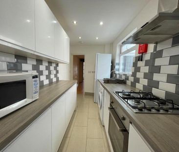 3 bedroom terraced house to rent - Photo 4