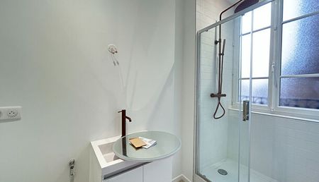 Appartement 5 pièces 109m2 REIMS 1 380 euros - Photo 2