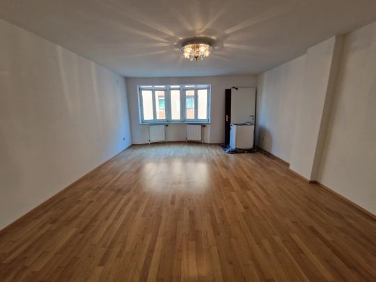 RUHIGE HÜBSCHE 3 ZIMMERWOHNUNG - NÄHE BRÜNNERSTRASSE - Unbefristet - Garagenplatz - Photo 1