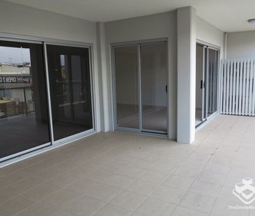 Spacious one bedroom apartment close to all convenience! - Photo 1