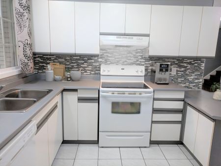 For Lease - 334 Dale Crescent, Waterloo, Ontario - Photo 3