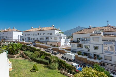 Apartment in Nueva Andalucía, Costa del Sol - Photo 5