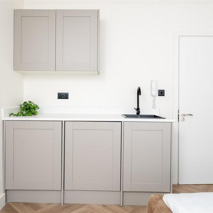 Studio to rent - Photo 1