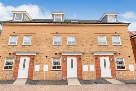 3 Bedroom House - Terraced - Photo 5