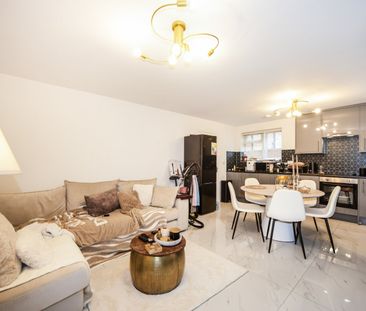 Flat to rent - Swanley, BR8 - Photo 2