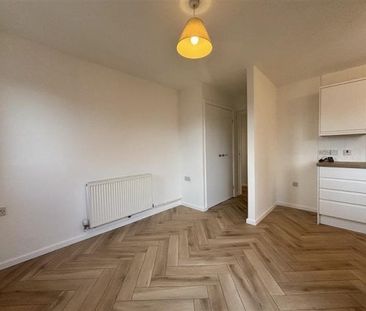 Redwood Court, Cheltenham, GL51 - Photo 2