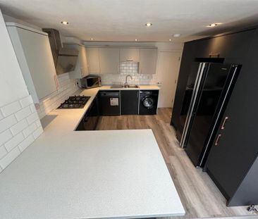 4 bedroom terraced house to rent - Photo 5