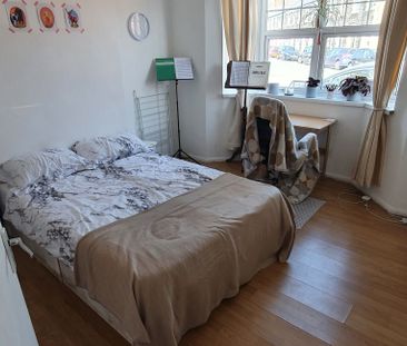 25 Wyeverne Road, Cathays, Cardiff, CF24 4BG - Photo 2