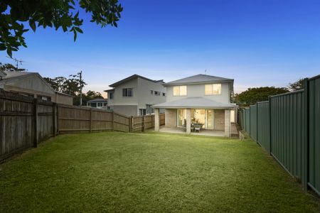 Immaculate Family Home with Ducted Aircon, Solar and Spacious Living ! - Photo 3