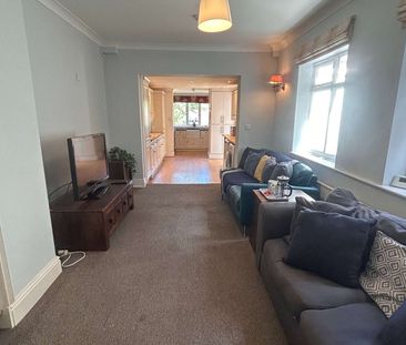 6 Bed House Room 1 - Photo 2