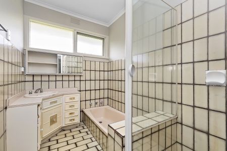 37 Lincoln Avenue, Mont Albert North VIC 3129 - House For Rent | Domain - Photo 2