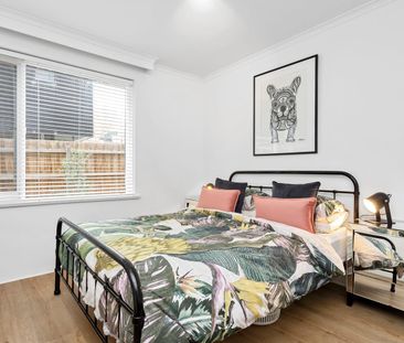 Stunning Ground Floor Apartment with Open Courtyard - Photo 2