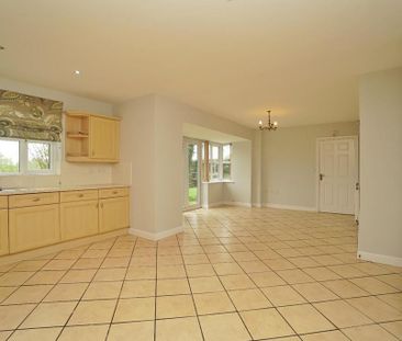 4 bedroom detached house to rent - Photo 2