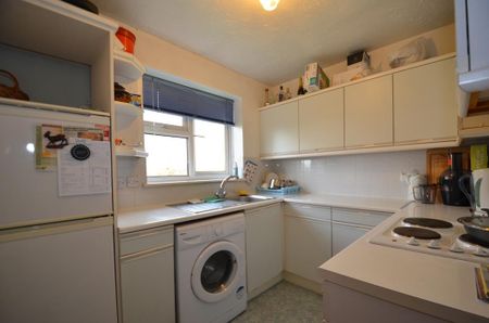 Knowles Close, West Drayton, UB7 - Photo 3