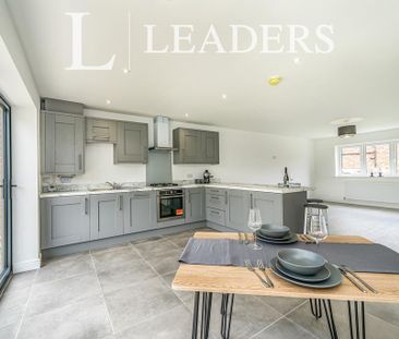 4 bedroom semi-detached house to rent - Photo 5