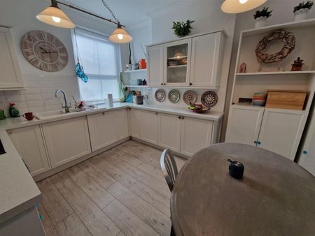 Cornwall Place, Mumbles, SA3 4DP, Swansea - Photo 2