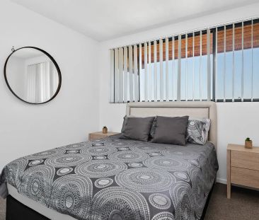 TOP FLOOR APARTMENT - STUNNING VIEWS! - Photo 6