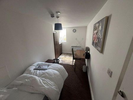 2 bedroom flat to rent - Photo 2