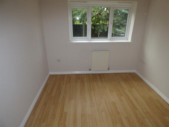 3 bedroom end of terrace house to rent - Photo 1