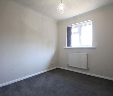 3 bedroom end of terrace house to rent - Photo 3