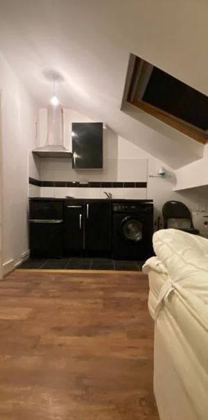 Studio Flat, Grange Park Road, CR7 - Photo 1