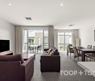 Stylish, Fully Furnished 2-Bedroom Apartment in Prime Location - Photo 6