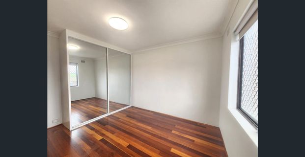 CONVENIENT POSITION - Photo 1