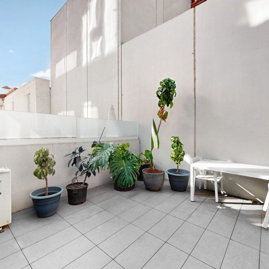 One Bedroom Apartment – Furnished or Unfurnished - Photo 1