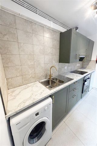 194A, Ravenhill Road, Belfast, BT6 8EF - Photo 3