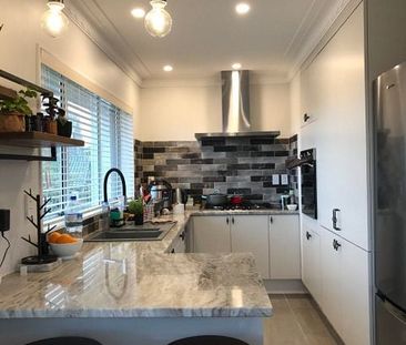 Brick & Tile Family Home in Fabulous Location - Photo 4