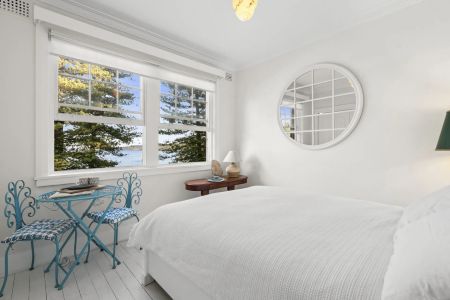 Coastal Hamptons Dream in the Heart of Manly – Including Furnishings & Utilities - Photo 5