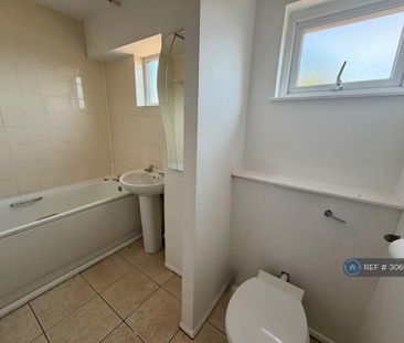3 bedroom maisonette to rent - Photo 5