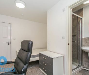 5 bed Semi-Detached House for Rent - Photo 2