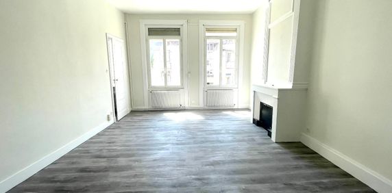 Location Appartement 3 pièces 115m² ST ETIENNE 42000 - Photo 2