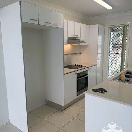Townhouse - 3 bed, 2 bath, SLUG - Photo 1