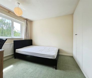 Moore Grove Crescent, Egham, Surrey, TW20 9RH - Photo 3