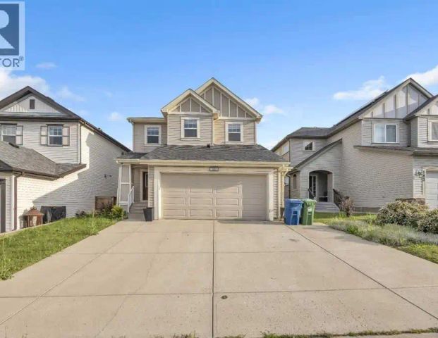 187 Reunion Close NW - $2999 — 187 Reunion Close NW - Photo 1