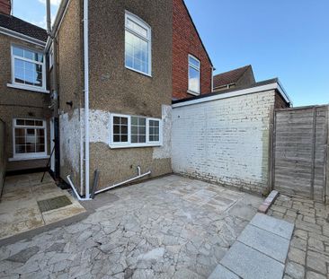 3 bedroom terraced house to rent - Photo 6
