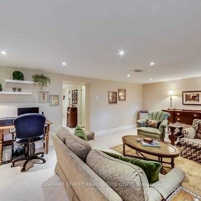 Very spacious beautiful home finished basement separate entrance - Photo 3